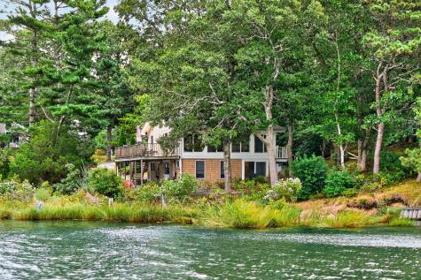 63 Seatucket Road East Falmouth MA 02536