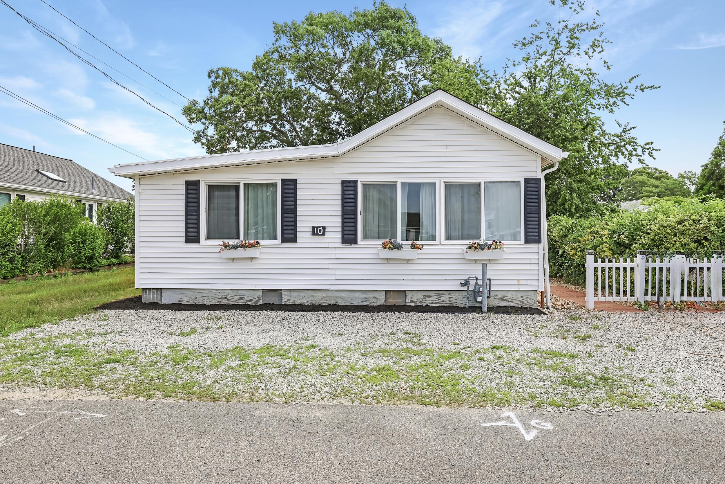 10 Barnes Street Wareham MA 02571