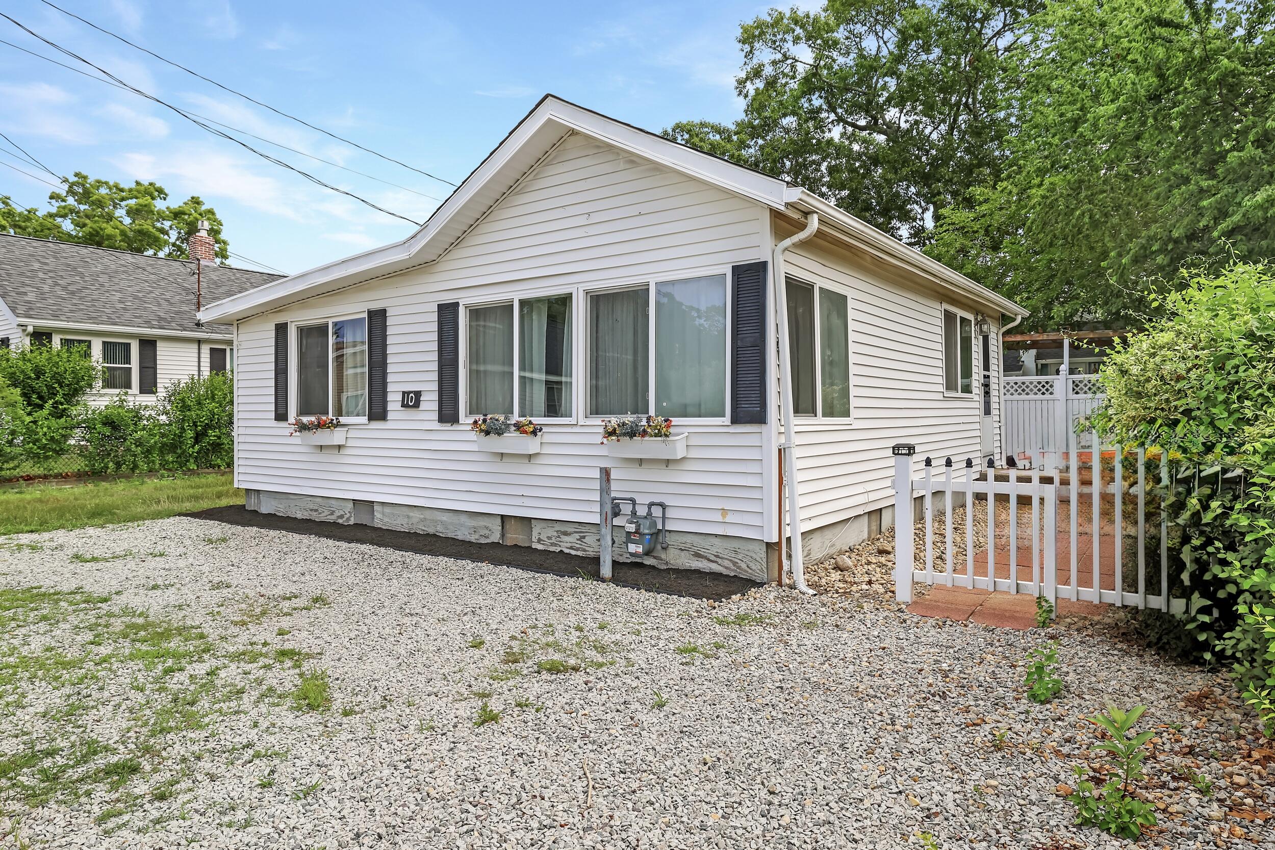 10 Barnes Street Wareham MA 02571
