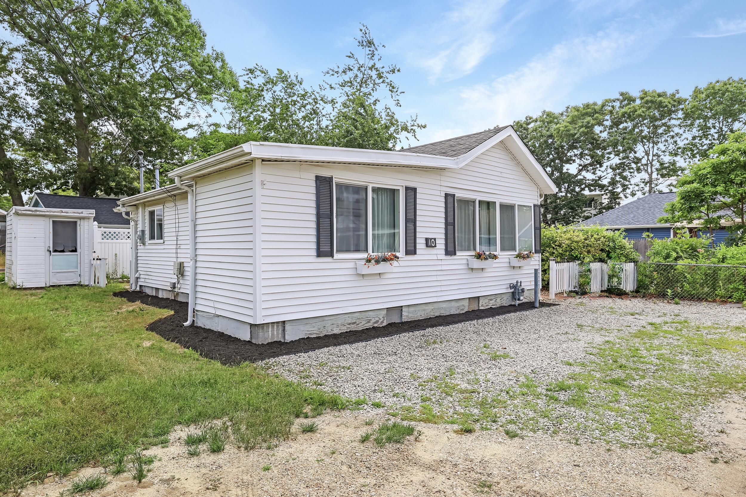 10 Barnes Street Wareham MA 02571