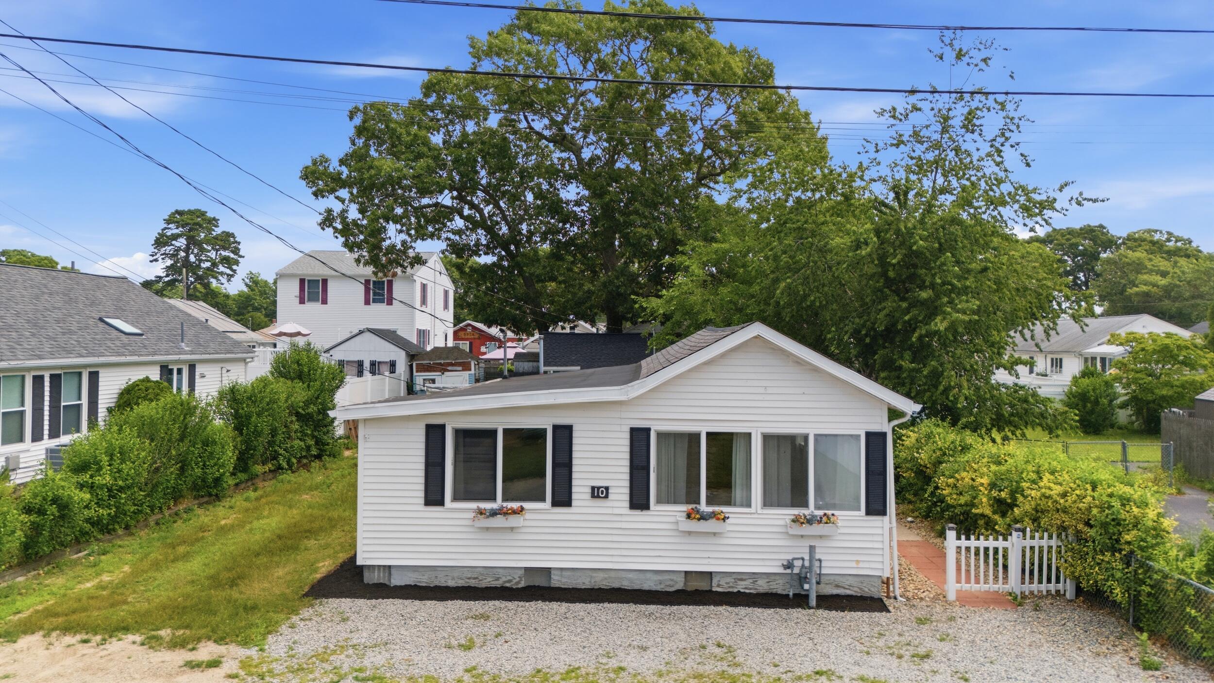 10 Barnes Street Wareham MA 02571