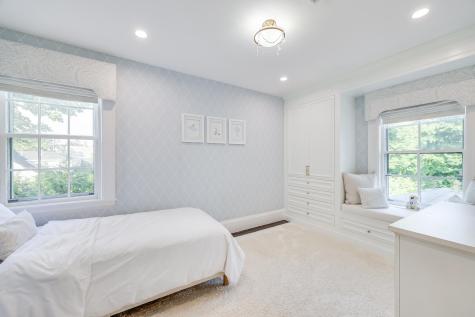 2400 Meetinghouse Way Barnstable MA 02668