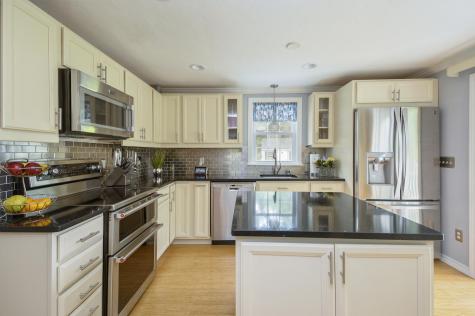9 Queens Way Sandwich MA 02563