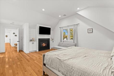 18 Quaker Lane Bourne MA 02553