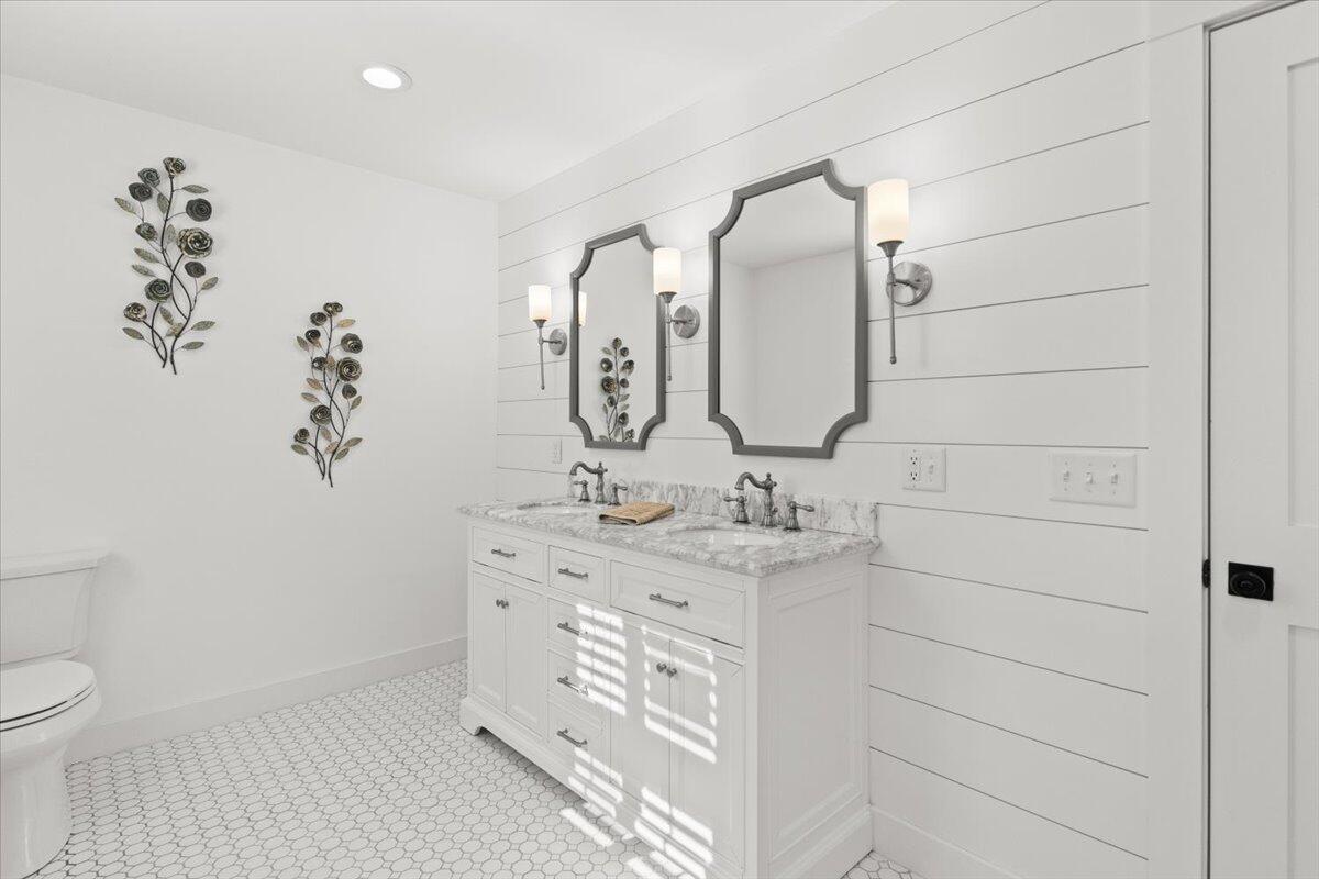 18 Quaker Lane Bourne MA 02553