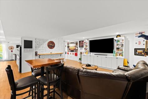 18 Quaker Lane Bourne MA 02553