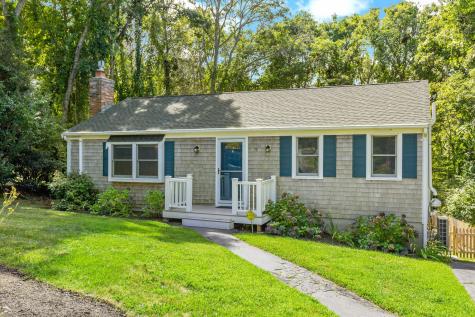 11 Warwick Way Mashpee MA 02649