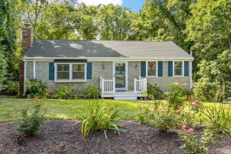 11 Warwick Way Mashpee MA 02649