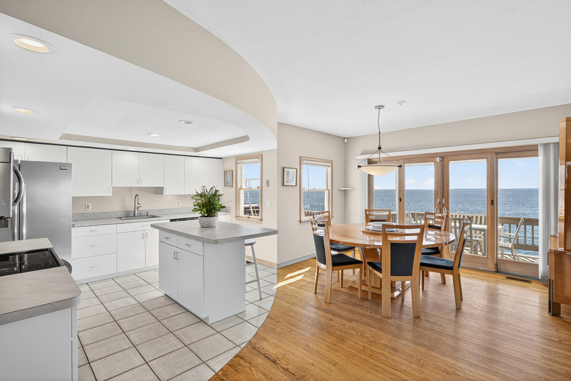 61 Menauhant Road Falmouth MA 02536