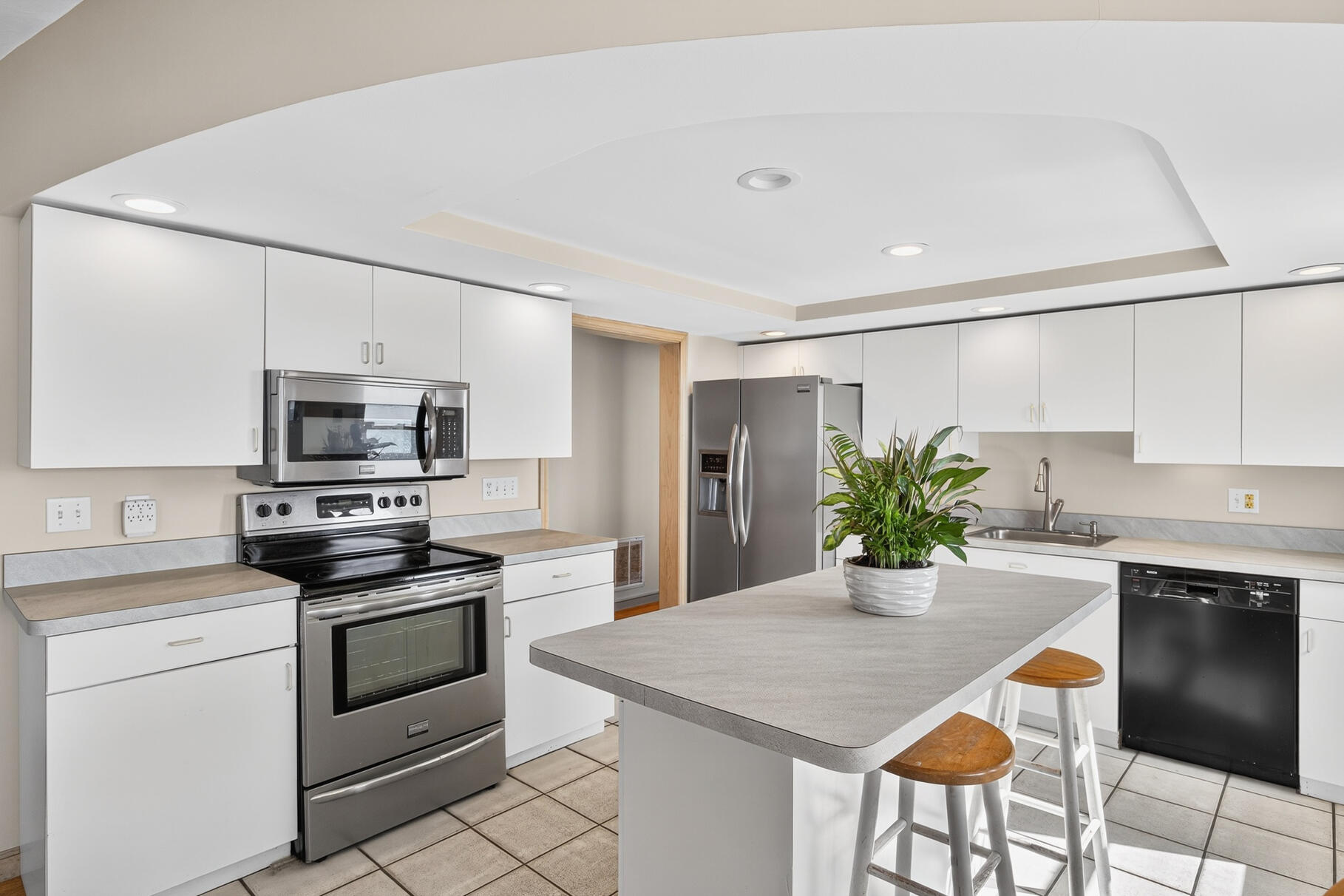 61 Menauhant Road Falmouth MA 02536