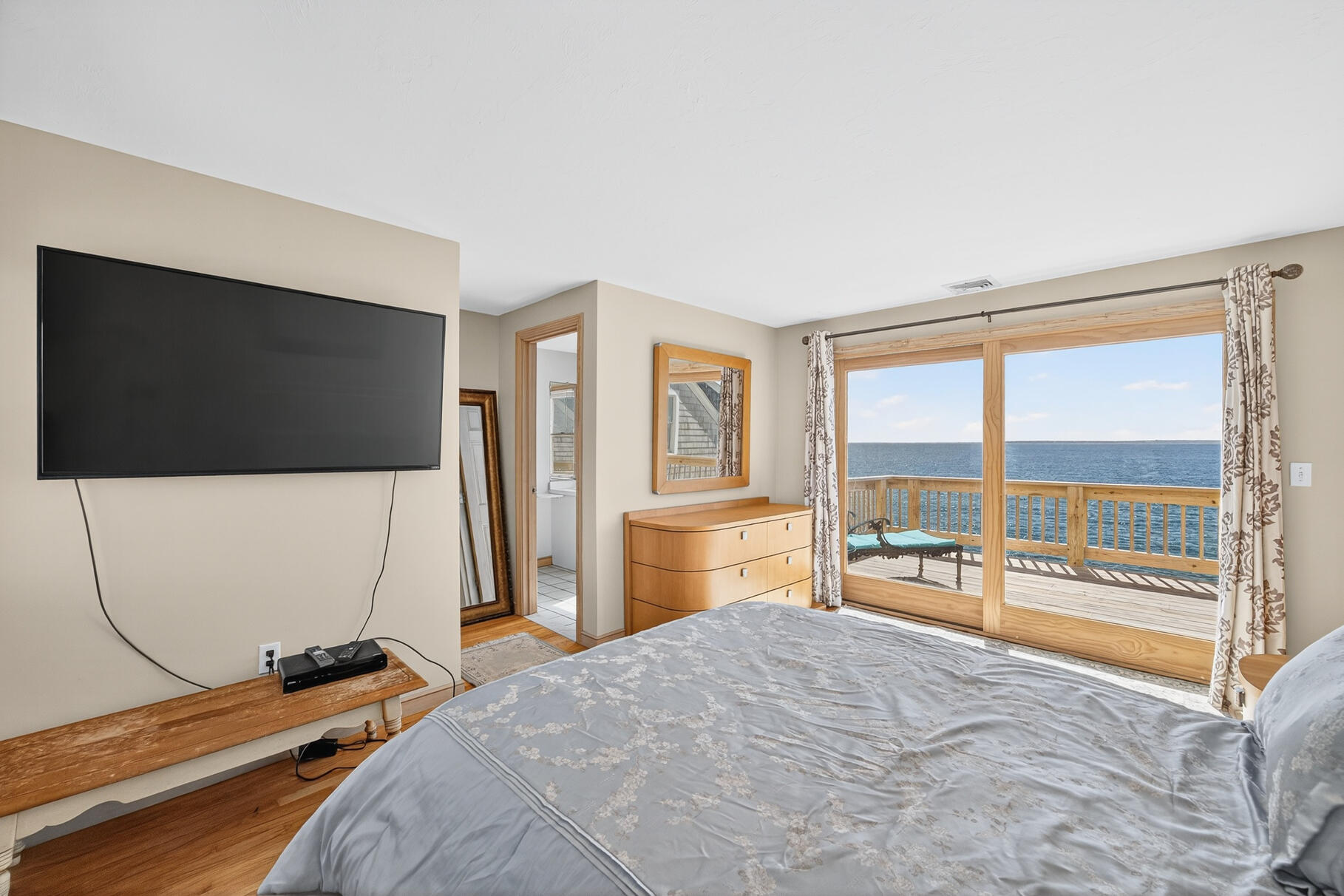 61 Menauhant Road Falmouth MA 02536