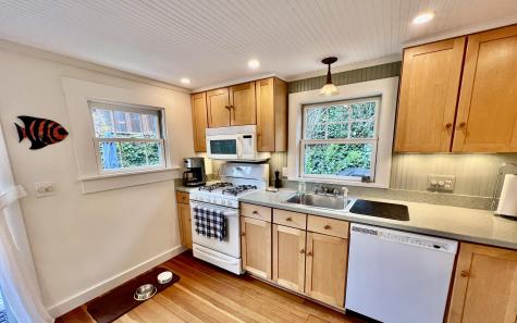 23 Cottage Street Provincetown MA 02657