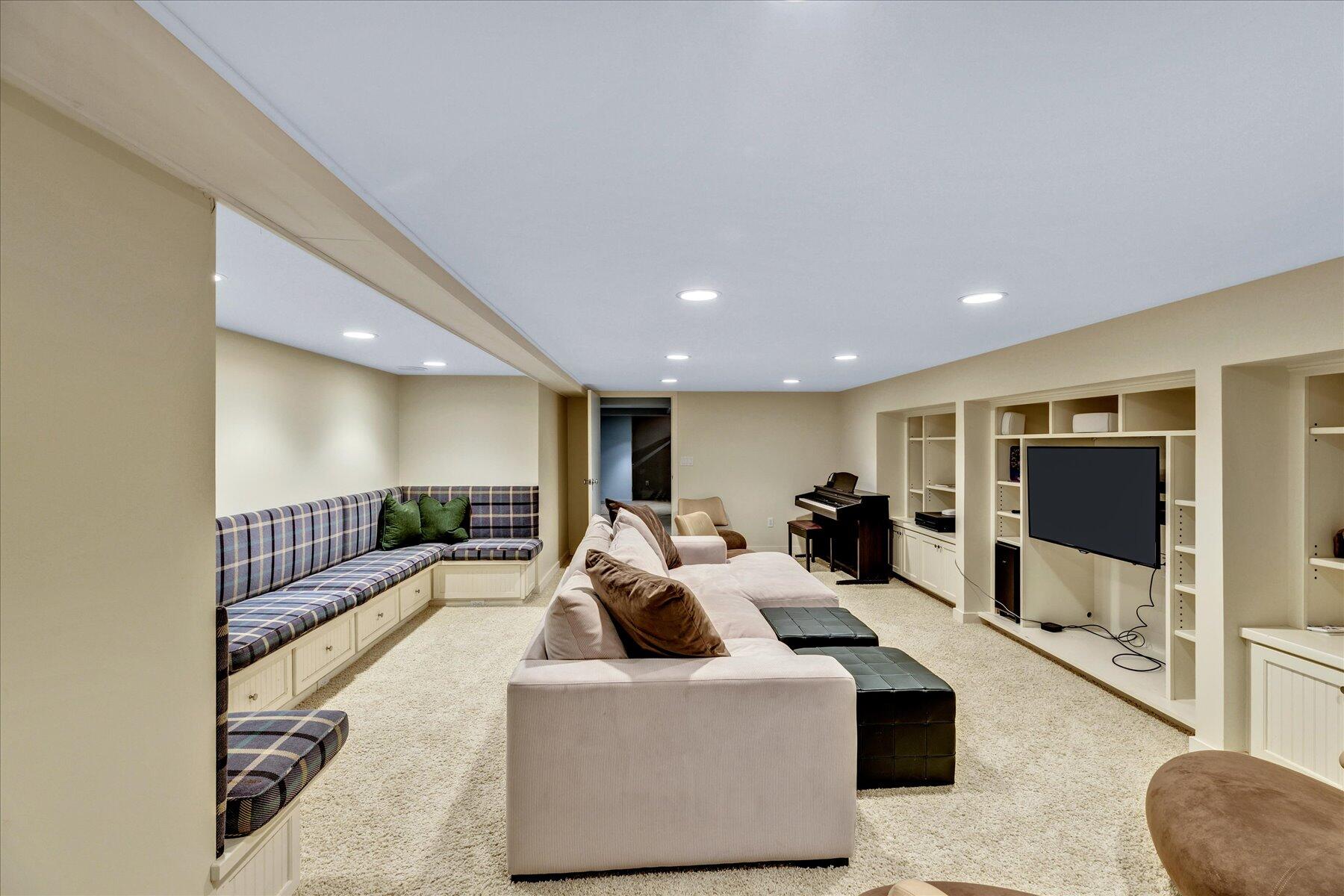 100 The Paddock Circle Mashpee MA 02649