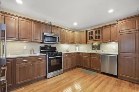 31 Hillside Avenue Falmouth MA 02556