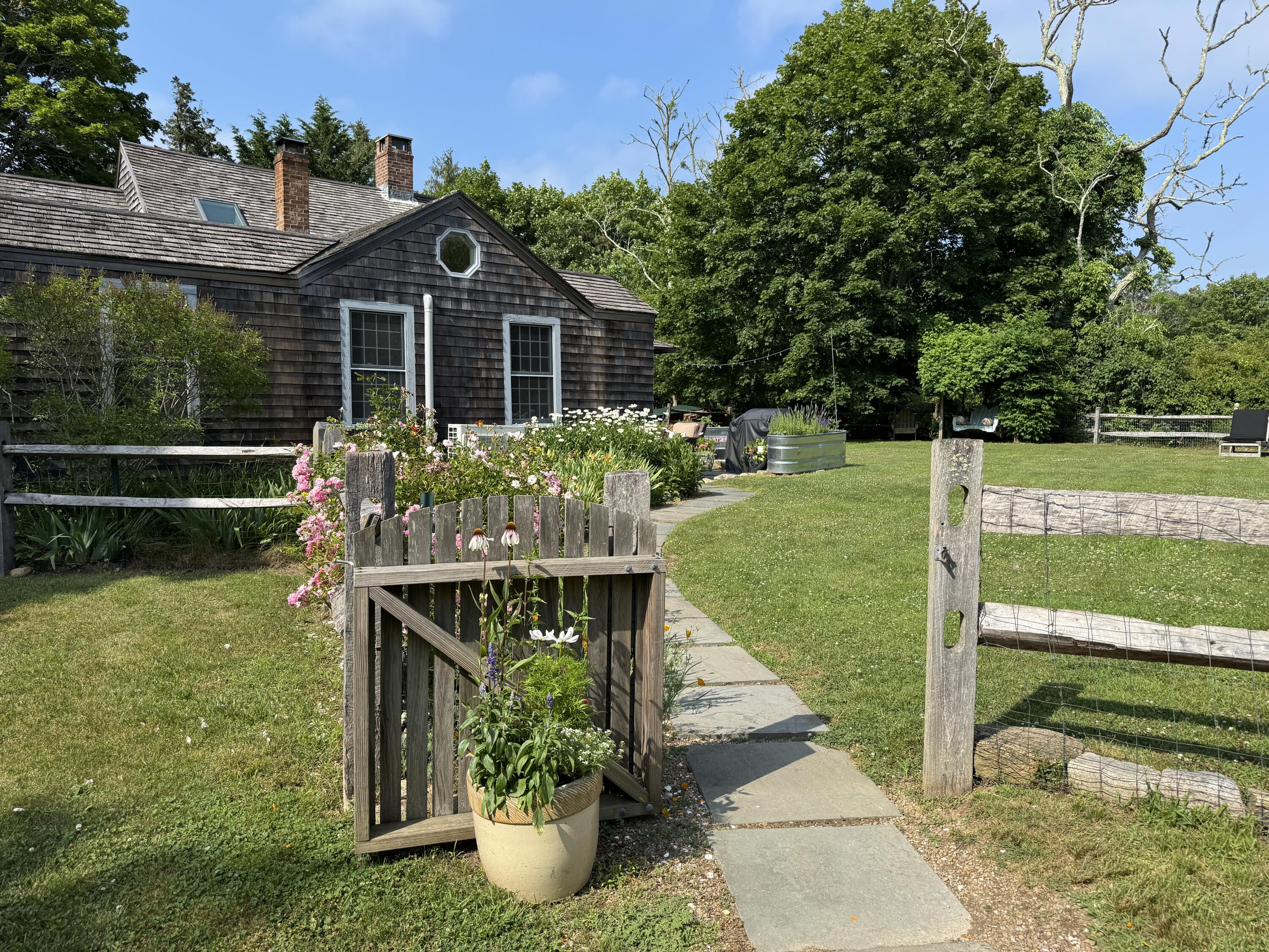 10 Dan'ls Way West Tisbury MA 02575