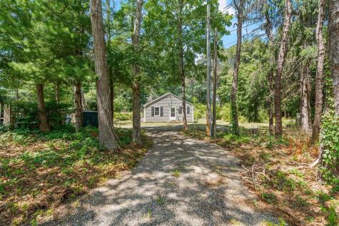 153 Dunns Pond Road MA 02601