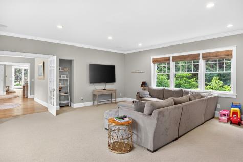 27 Prestwick Lane Mashpee MA 02649
