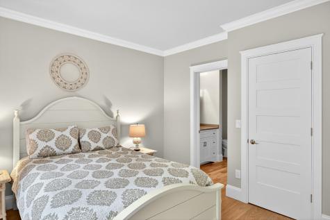 27 Prestwick Lane Mashpee MA 02649