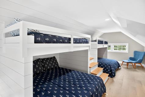 27 Prestwick Lane Mashpee MA 02649