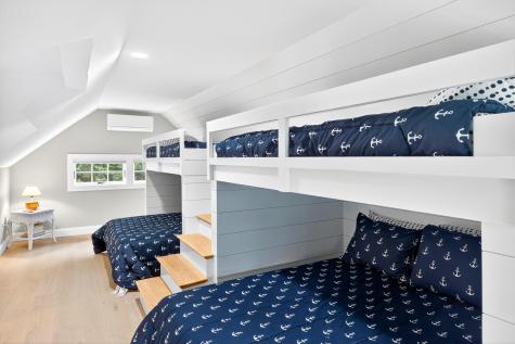 27 Prestwick Lane Mashpee MA 02649