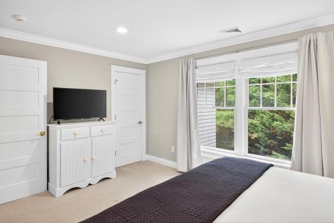 27 Prestwick Lane Mashpee MA 02649