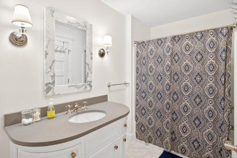27 Prestwick Lane Mashpee MA 02649