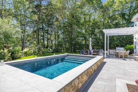 27 Prestwick Lane Mashpee MA 02649