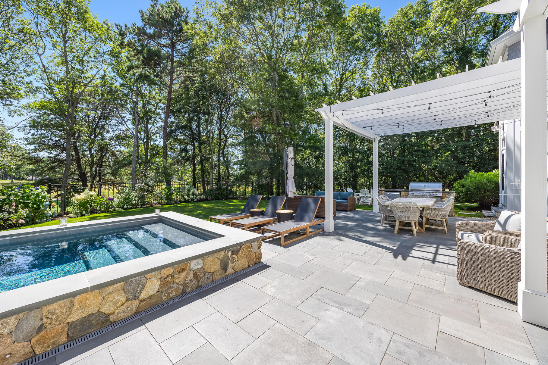 27 Prestwick Lane Mashpee MA 02649
