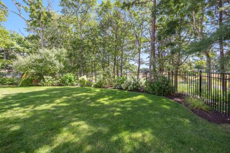 27 Prestwick Lane Mashpee MA 02649