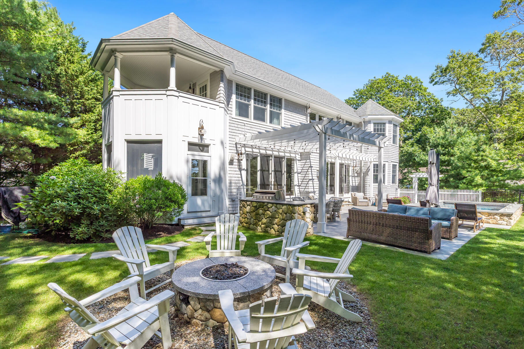 27 Prestwick Lane Mashpee MA 02649