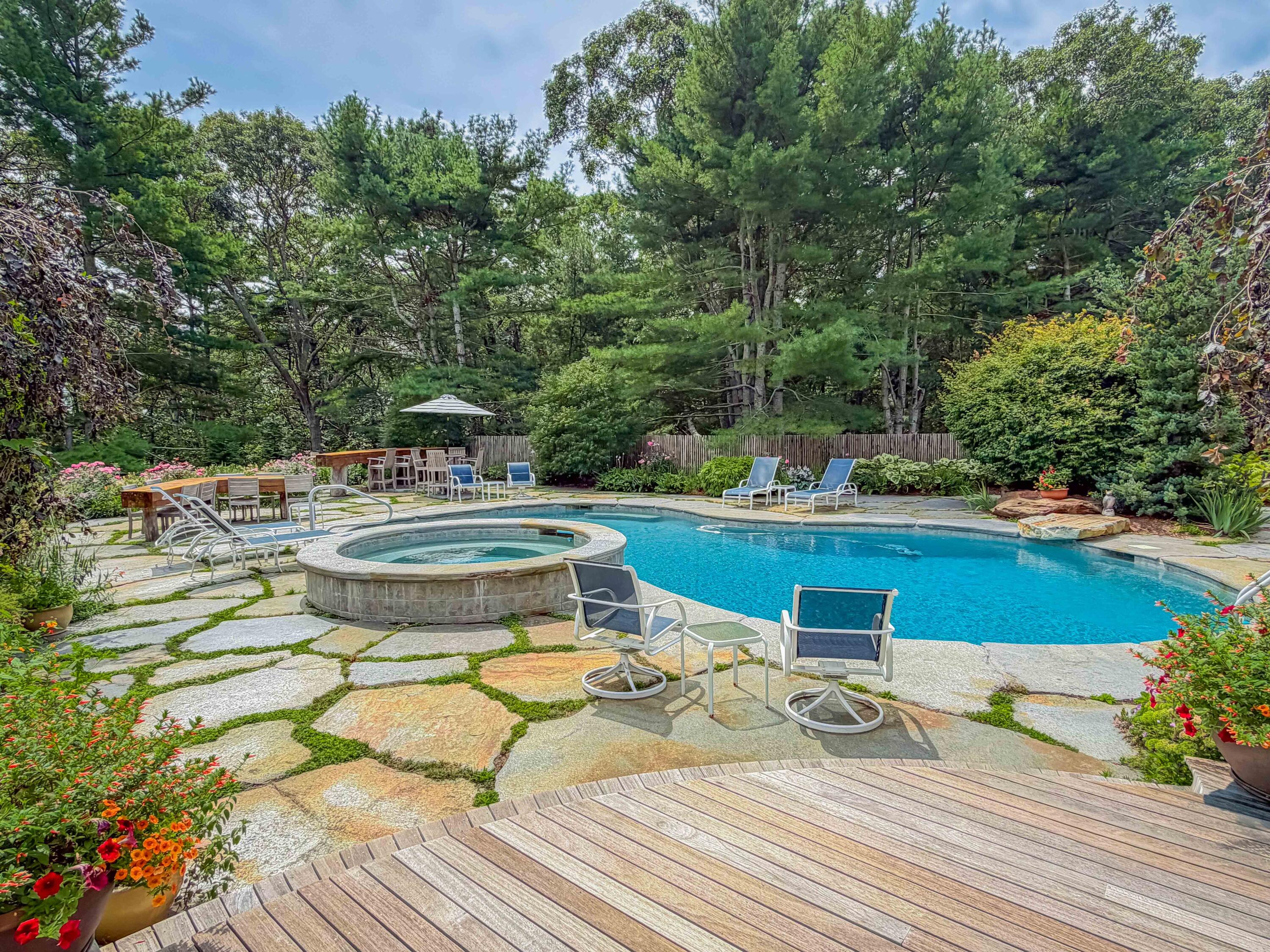 219 Scraggy Neck Road Cataumet MA 02534