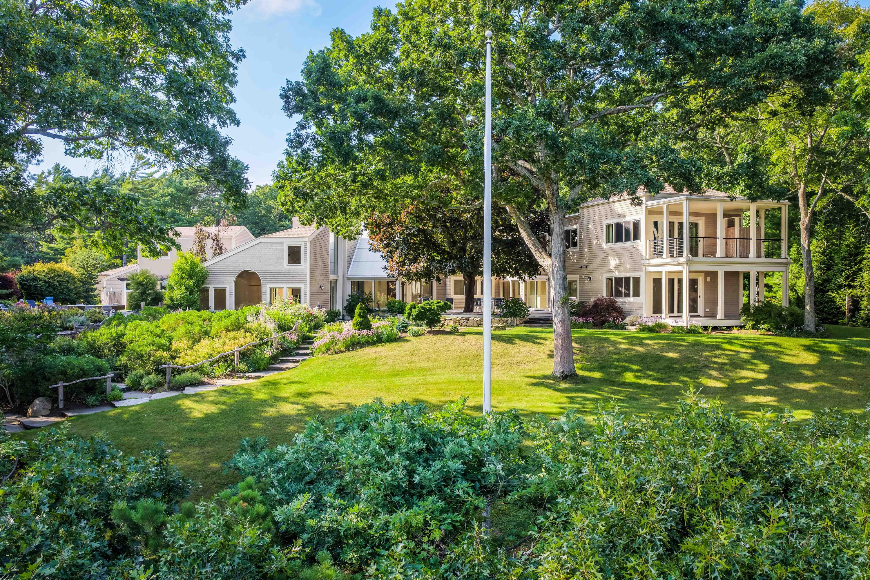 219 Scraggy Neck Road Cataumet MA 02534