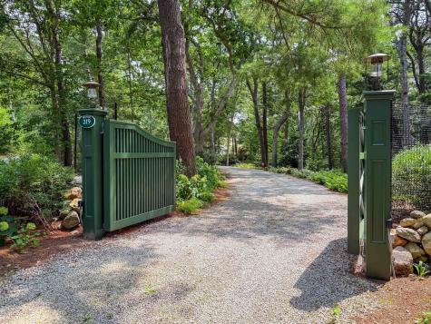219 Scraggy Neck Road Cataumet MA 02534