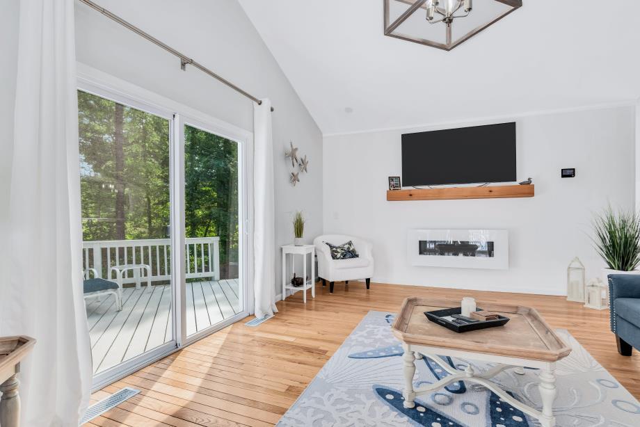 27 Running Light Way Mashpee MA 02649