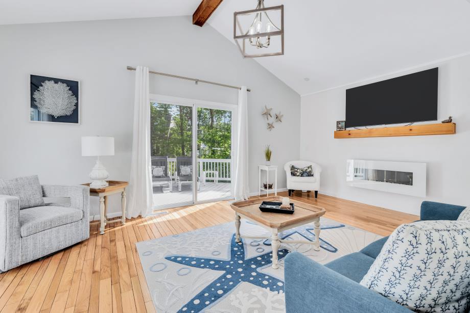 27 Running Light Way Mashpee MA 02649