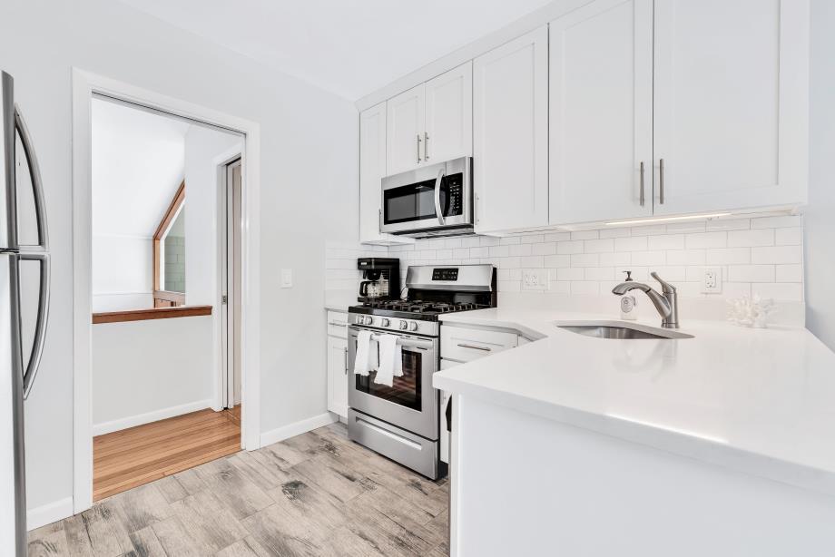 27 Running Light Way Mashpee MA 02649