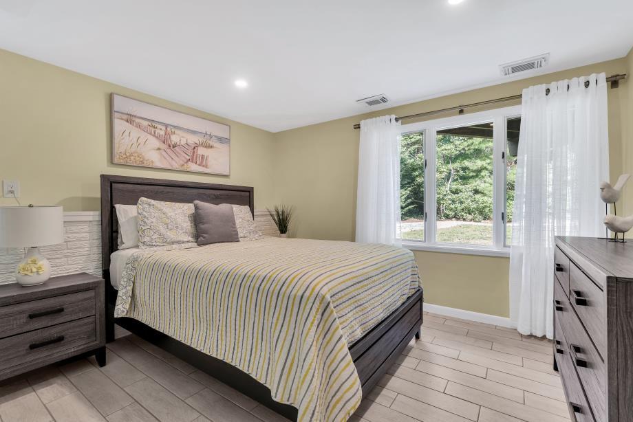 27 Running Light Way Mashpee MA 02649