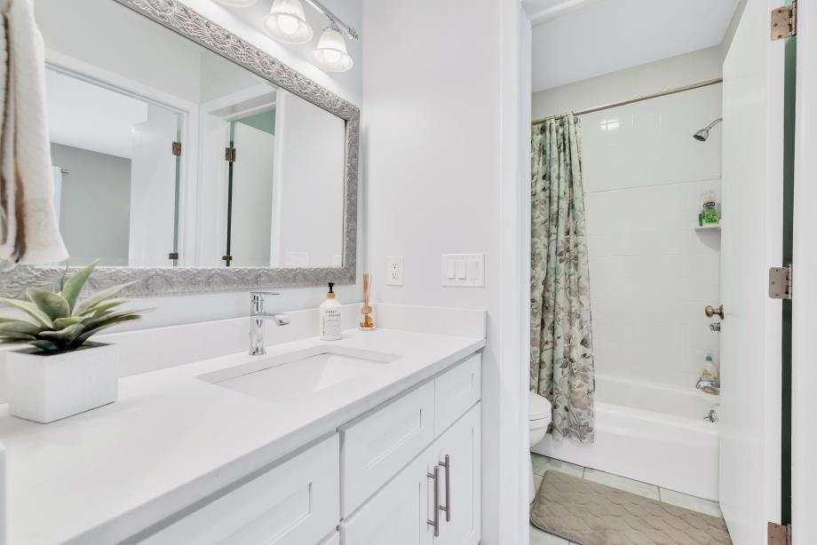 27 Running Light Way Mashpee MA 02649