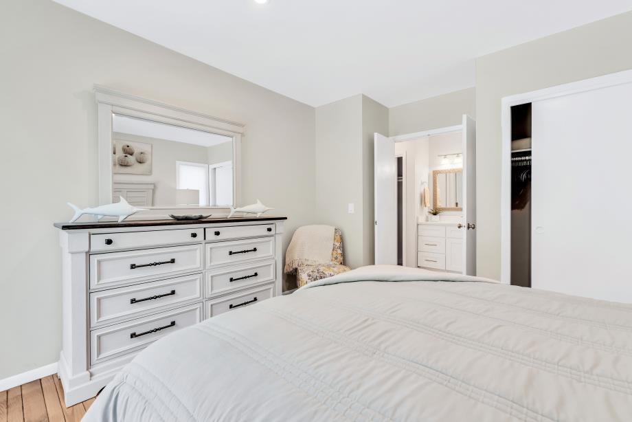 27 Running Light Way Mashpee MA 02649