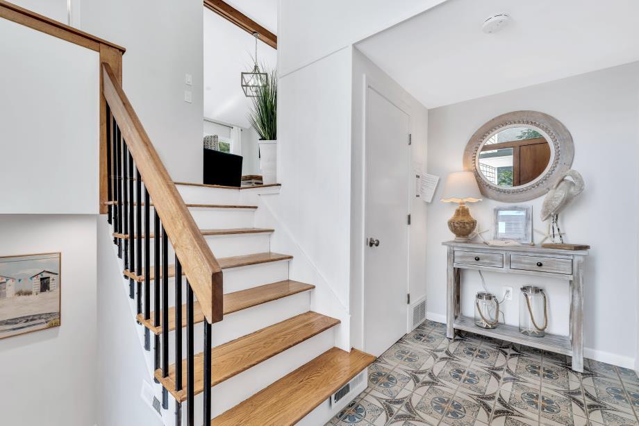 27 Running Light Way Mashpee MA 02649