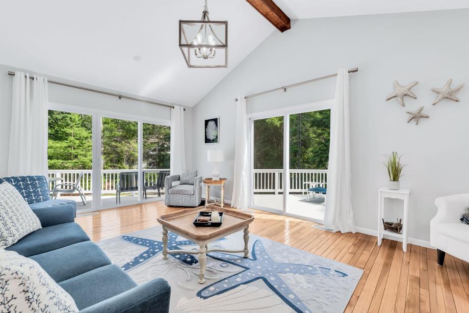 27 Running Light Way Mashpee MA 02649