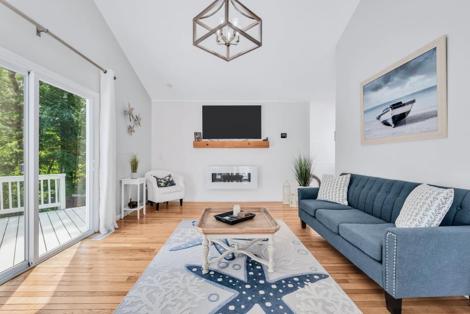 27 Running Light Way Mashpee MA 02649