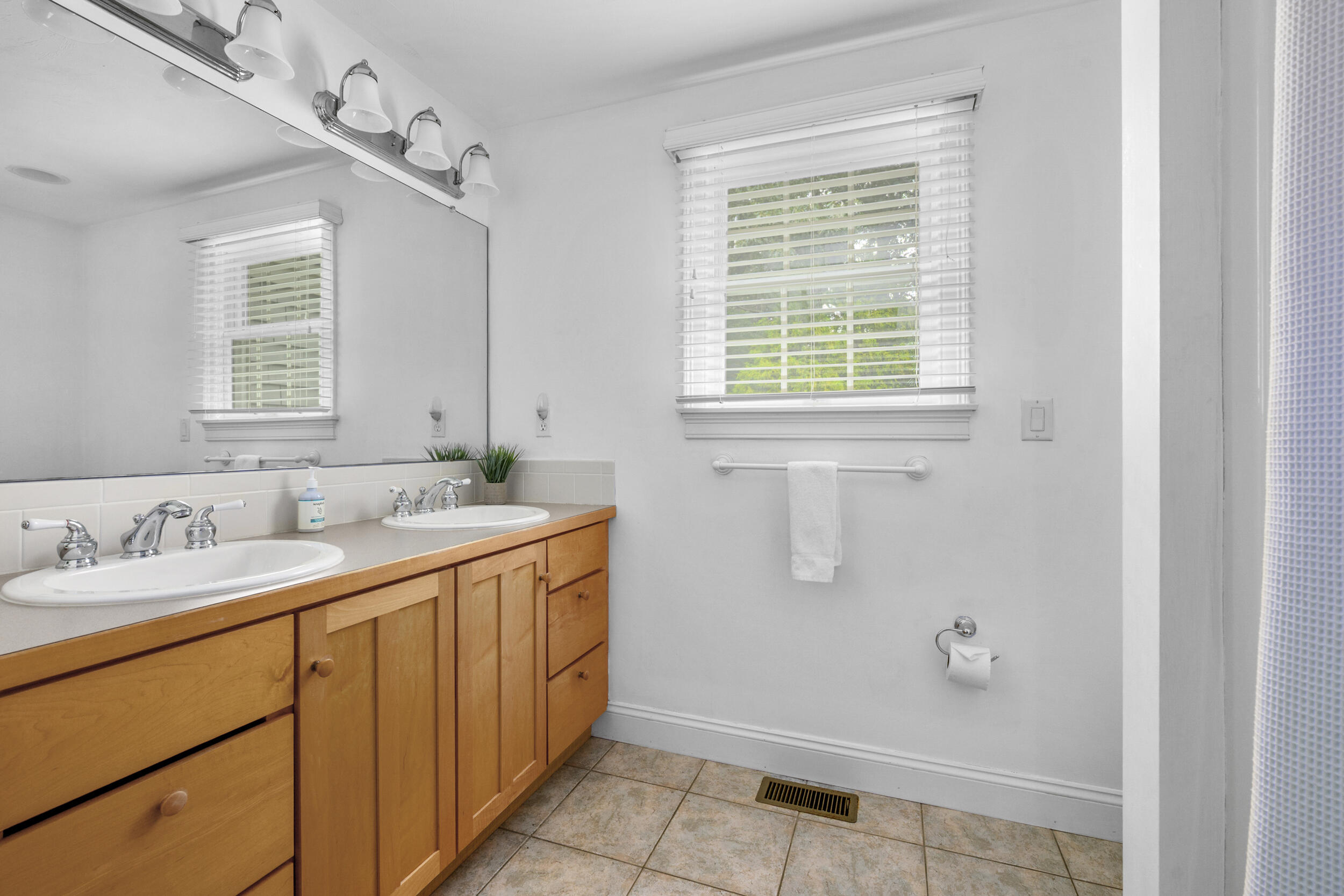 10 Abbey Gate Road Cotuit MA 02635