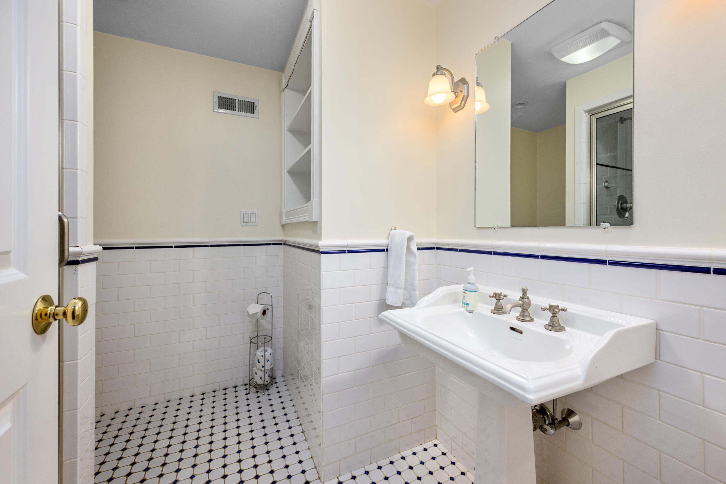 10 Abbey Gate Road Cotuit MA 02635