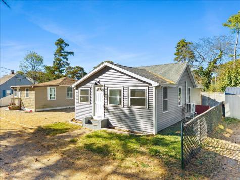 8 Charles Street Wareham MA 02571