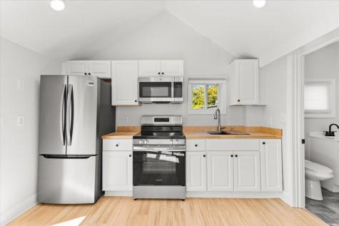 8 Charles Street Wareham MA 02571