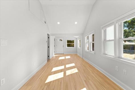 8 Charles Street Wareham MA 02571