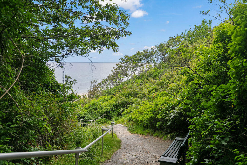 9 Ridgehill Lane Bourne MA 02562