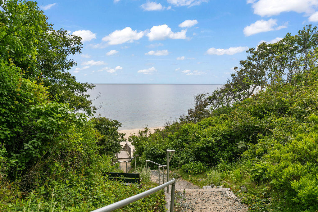 9 Ridgehill Lane Bourne MA 02562