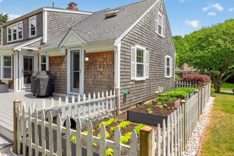 25 Gingerbread Lane Yarmouth MA 02675